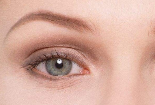 鄭志雄磨骨手術(shù)：效果如何？患者反饋及手術(shù)費(fèi)用分析，提供專家資料！