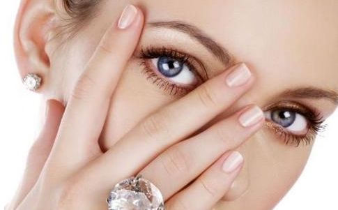 上海有哪些醫(yī)院能夠做去眼袋手術(shù)？