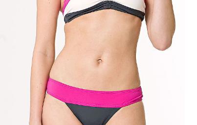 福州周珃醫(yī)生做胸部隆胸的效果如何？針對胸部較小的女性，這位醫(yī)生應(yīng)該有一定的了解，自稱為“美胸王子”，