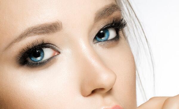 南方醫(yī)院的雙眼皮手術(shù)效果如何？馮傳波醫(yī)生怎么樣？推薦優(yōu)秀雙眼皮醫(yī)生，手術(shù)價(jià)格詳解！獲取絕佳美眼技巧！