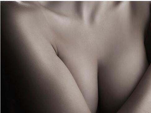 廣州隆胸三甲醫(yī)院受歡迎的五位專家醫(yī)生曝光，實力派專家排名揭曉