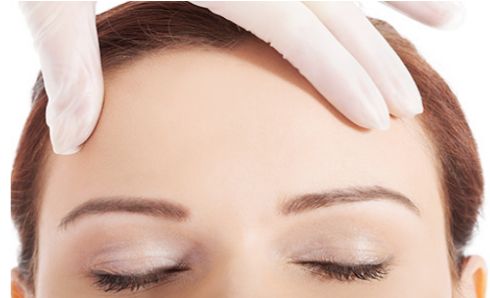 ?？谖⒄吾t(yī)院哪家好？選擇正規(guī)有經(jīng)驗的專業(yè)醫(yī)院才能安心美容