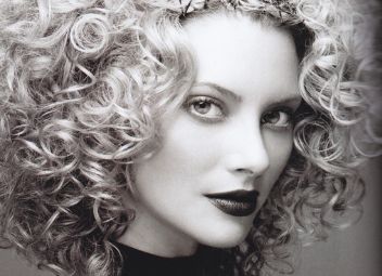 武漢市割雙眼皮哪家好？選擇時需注意三個關(guān)鍵因素