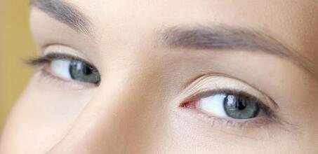 打造完美雙眼皮！蘇薇潔精致眼妝價(jià)格揭秘！