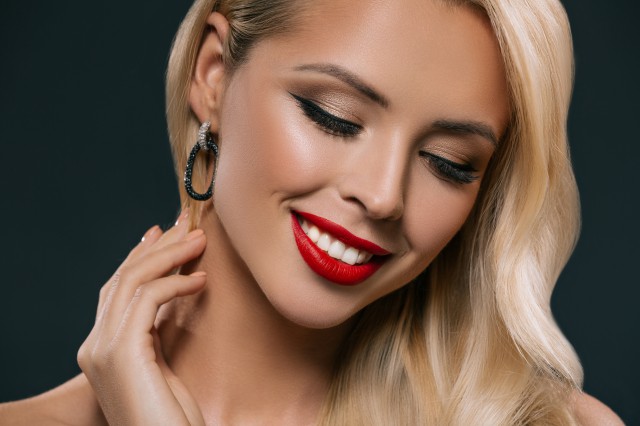 杭州高俊明醫(yī)生對(duì)顴骨進(jìn)行全面評(píng)估，就診醫(yī)院及價(jià)格揭秘