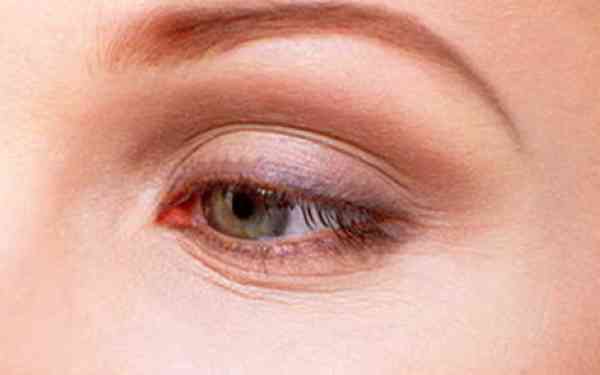 陽(yáng)光湯躍明沐浴豐滿的容顏，煥發(fā)膠原蛋白魅力！