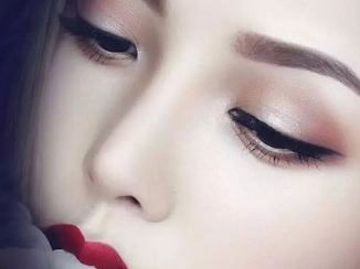 成都恩喜醫(yī)學整形美容醫(yī)院做假體隆鼻