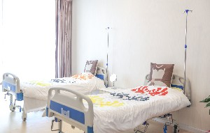 南京美范整形美容診所激光祛眼袋效果如何？激光祛眼袋價(jià)格多少錢？