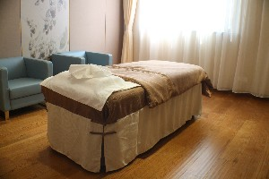 昆山鉑特麗醫(yī)療美容門診部做假體隆鼻怎么樣？