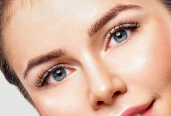 開眼角增生期多久消失？