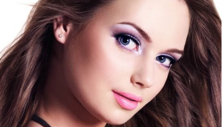 自體脂肪墊下巴自然嗎？