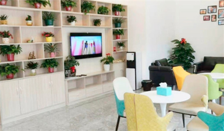 長春時(shí)磊口腔門診部_醫(yī)院休息區(qū)