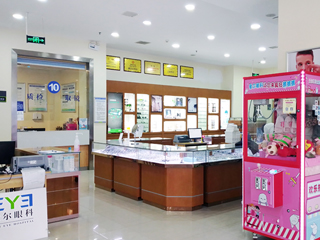 張家界愛爾眼科醫(yī)院_配鏡區(qū)