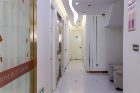 新疆劉暢美容整形門診部