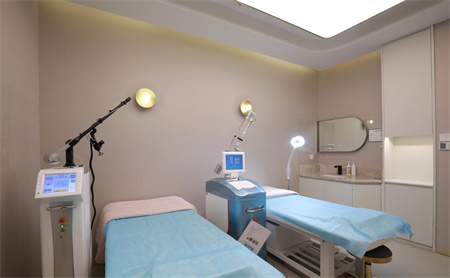 湘鄉(xiāng)金典美集醫(yī)療美容門(mén)診部_皮膚治療室