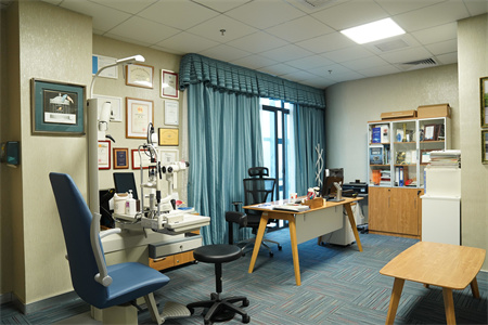 西安光彩明天兒童眼科醫(yī)院_咨詢室