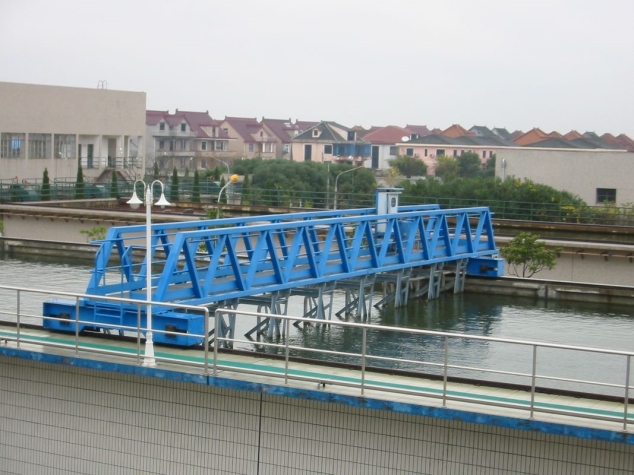 行車(chē)式刮吸泥機(jī)